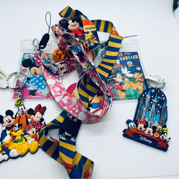 NWT Disney Bundle with two laminated and 7 figurines/keychains - Picture 9 of 16
